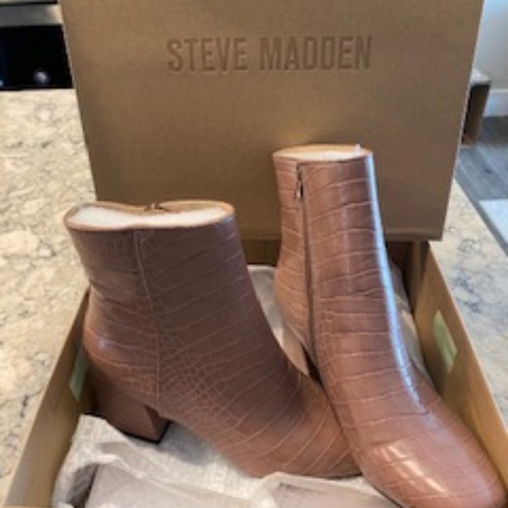 Steve Madden Darma Croco booties - Picture 3 of 5